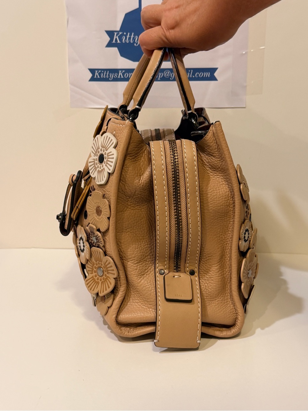 NWT Rare Coach Leather 1941 Tea Rose Rogue Handbag with Floral Appliqués - Picture 4 of 11